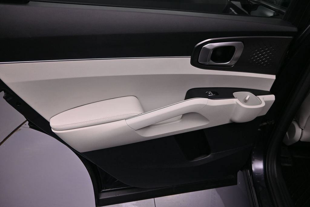 Certified 2025 Kia Sorento S w/ Panoramic Sunroof Package FWD image 30
