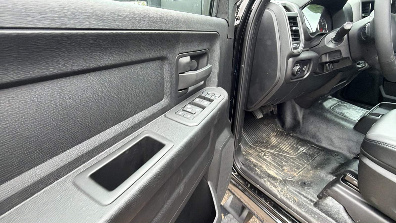 New 2025 RAM 5500 Tradesman w/ Safety Group AWD/4WD image 15