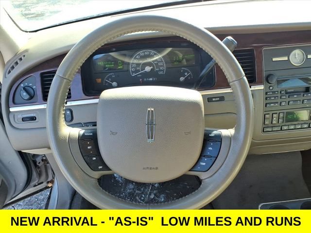 Used 2005 Lincoln Town Car Signature image 10