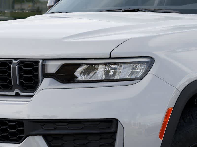 New 2026 Jeep Grand Cherokee Altitude image 10