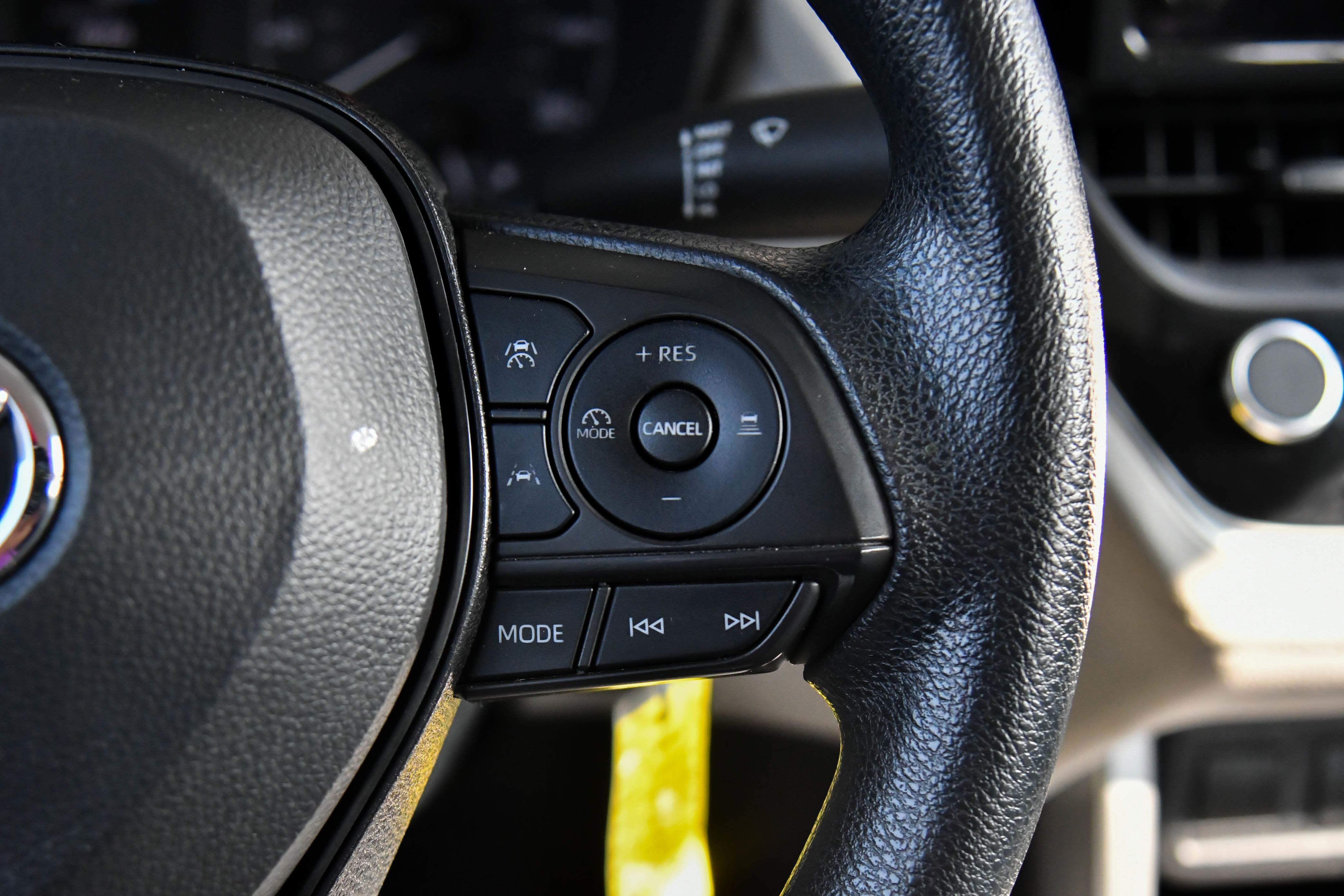 Used 2024 Toyota Corolla Cross L image 29