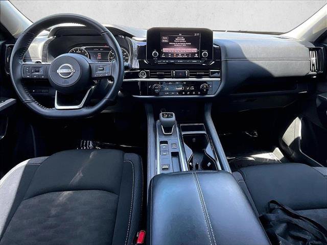 Used 2024 Nissan Pathfinder SV FWD image 16