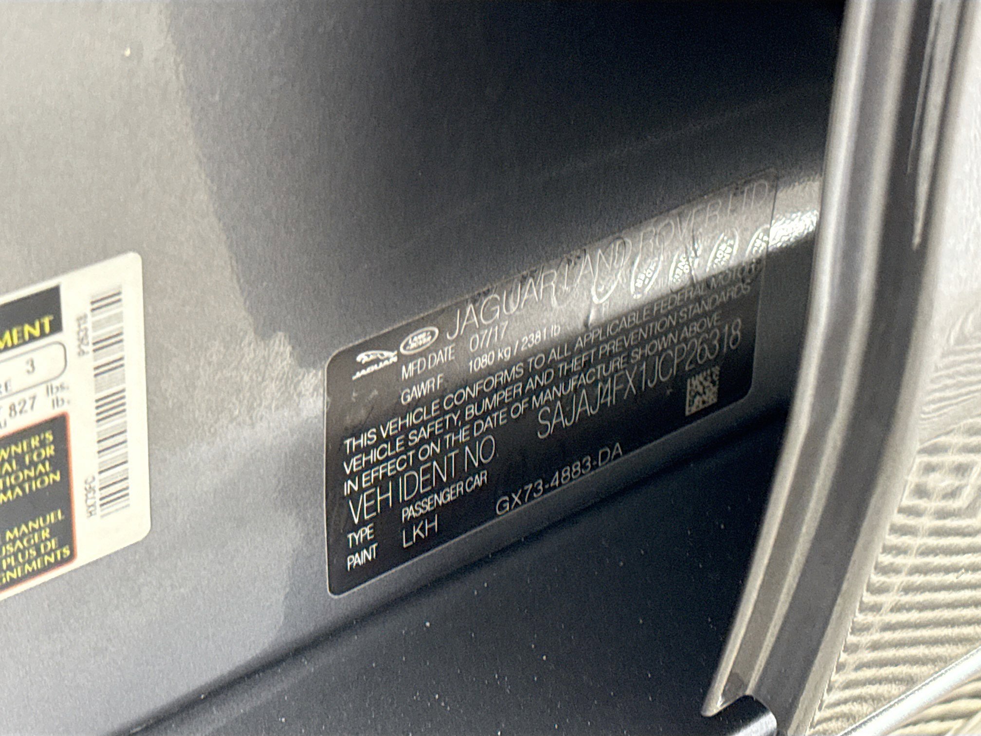 Used 2018 Jaguar XE Premium image 40