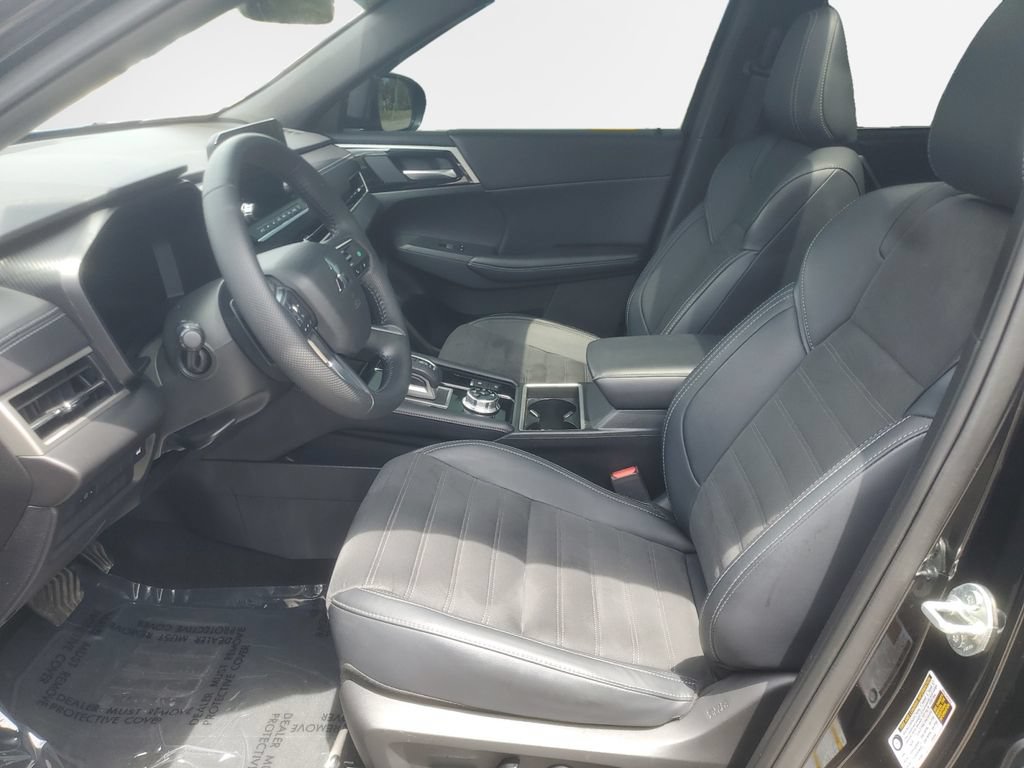 Used 2024 Mitsubishi Outlander SE Black Edition AWD/4WD image 12
