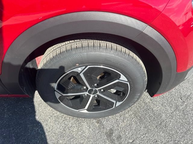 Certified 2025 Kia Niro LX FWD image 11