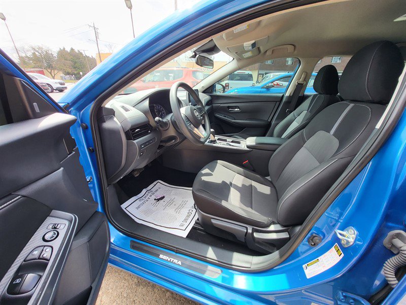 Used 2025 Nissan Sentra SV image 8