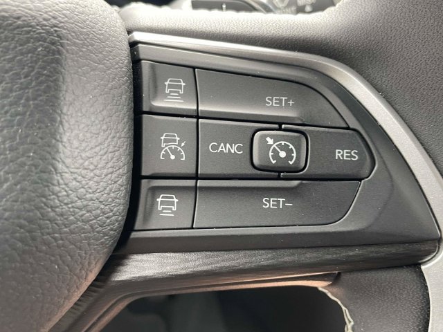 Used 2024 Jeep Grand Cherokee Laredo AWD/4WD image 14