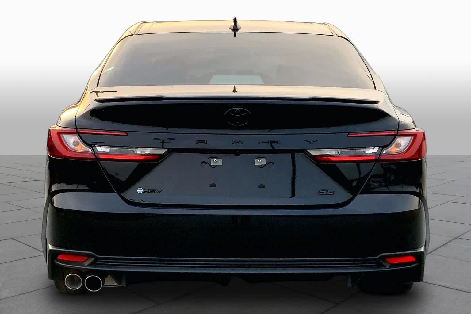 Used 2025 Toyota Camry SE w/ Multimedia Upgrade Package FWD image 5