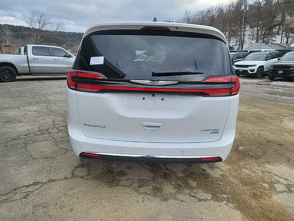 New 2026 Chrysler Pacifica Limited w/ Uconnect Theater Family Group AWD/4WD image 4