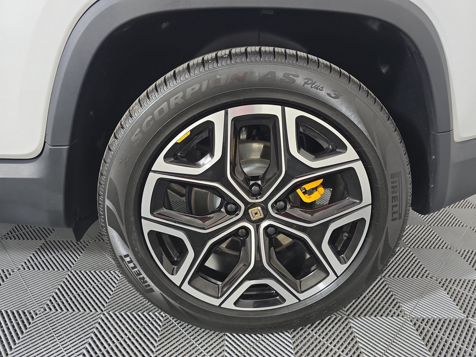 Used 2024 Rivian R1T Adventure AWD/4WD image 10