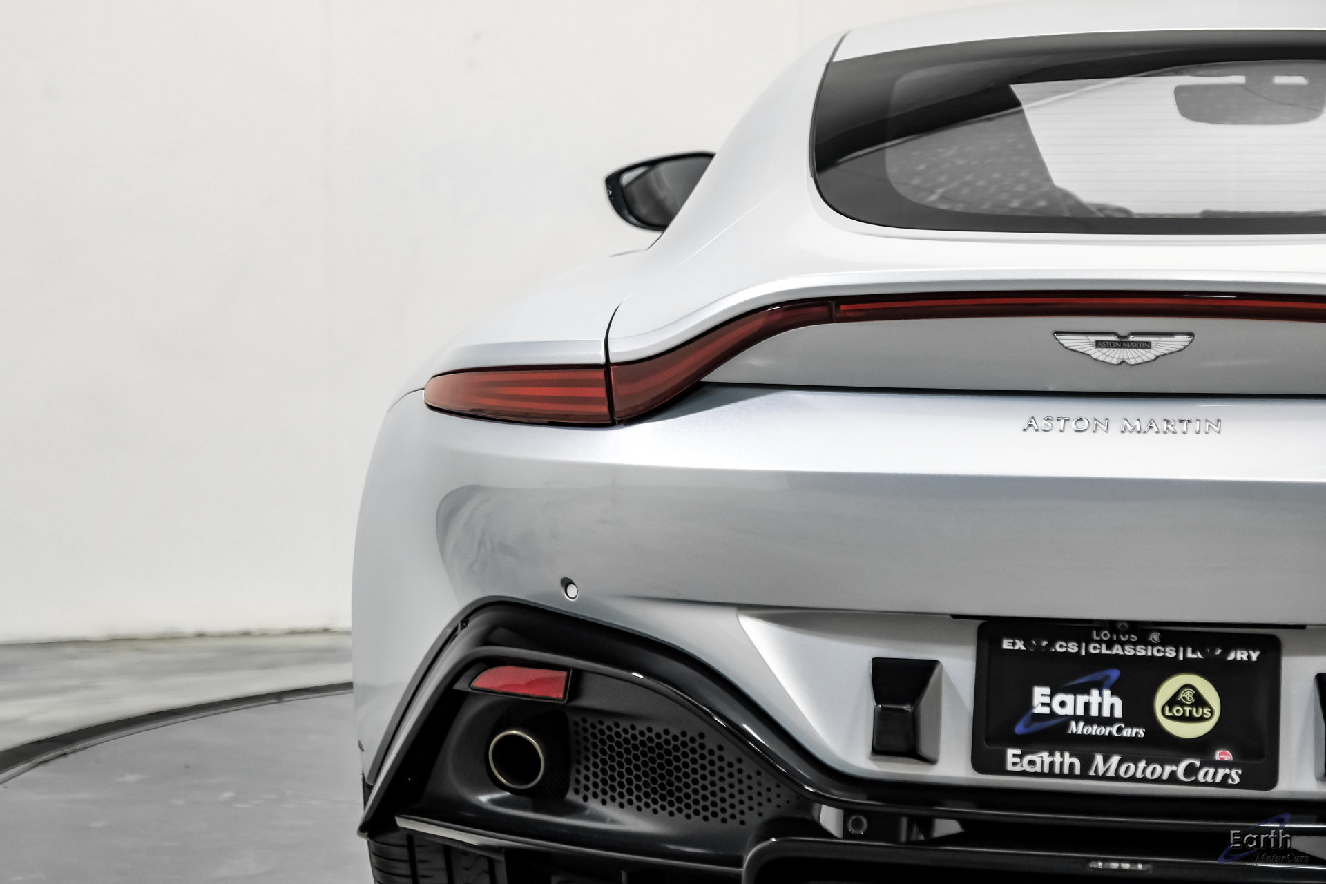 Used 2020 Aston Martin V8 Vantage Coupe RWD image 14