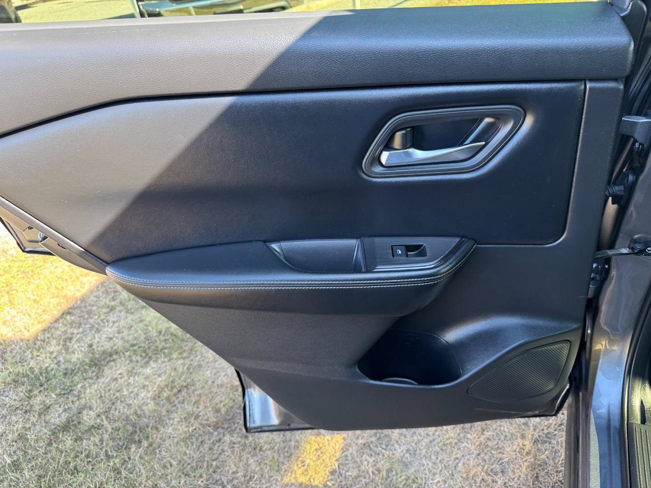 Used 2025 Nissan Rogue SV AWD/4WD image 17