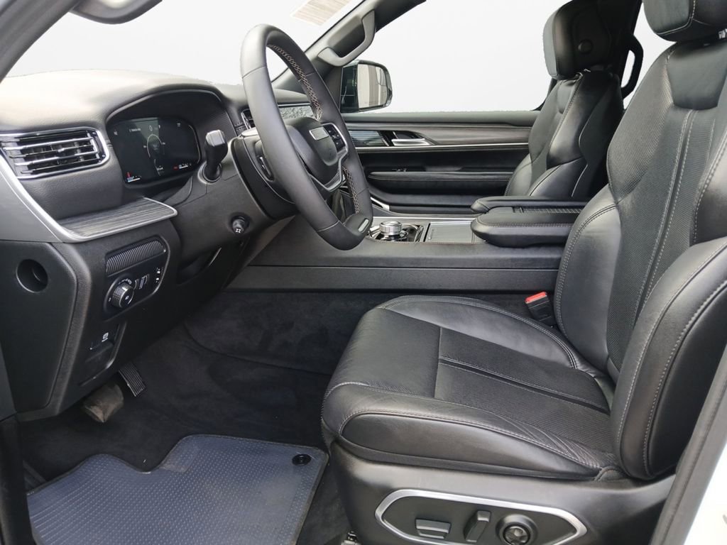 Used 2024 Jeep Wagoneer Series II w/ Flexible Seating Group RWD image 19