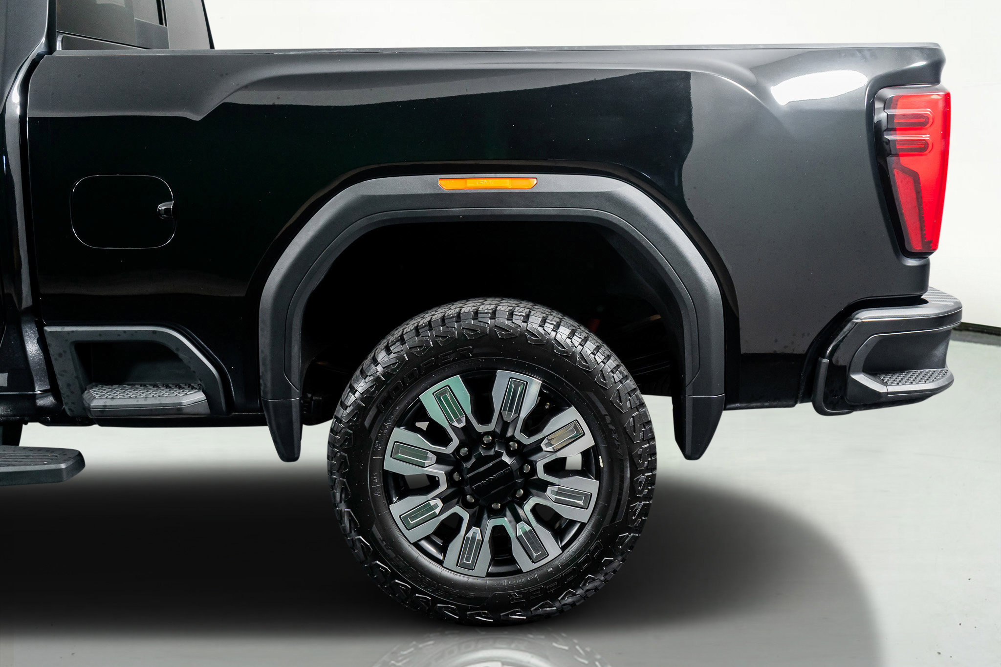 Used 2025 GMC Sierra 3500 Denali w/ Denali Reserve Package image 16