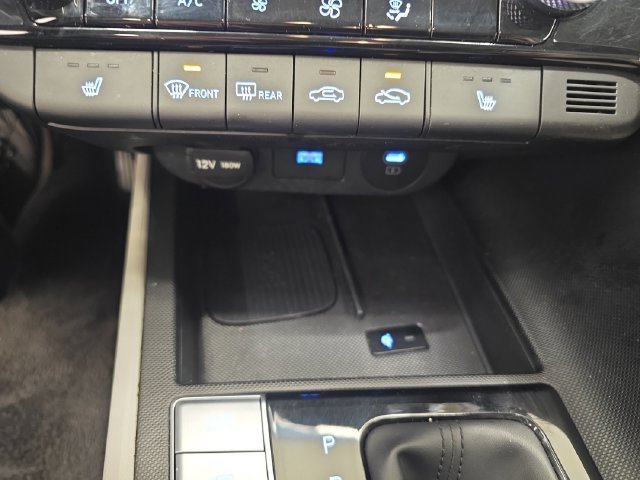 Used 2025 Hyundai Elantra Limited FWD image 25