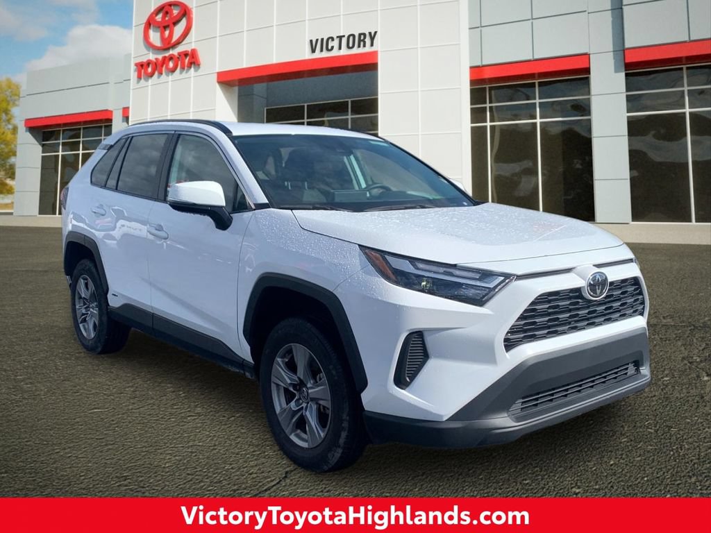 Used 2025 Toyota RAV4 XLE AWD/4WD image 1