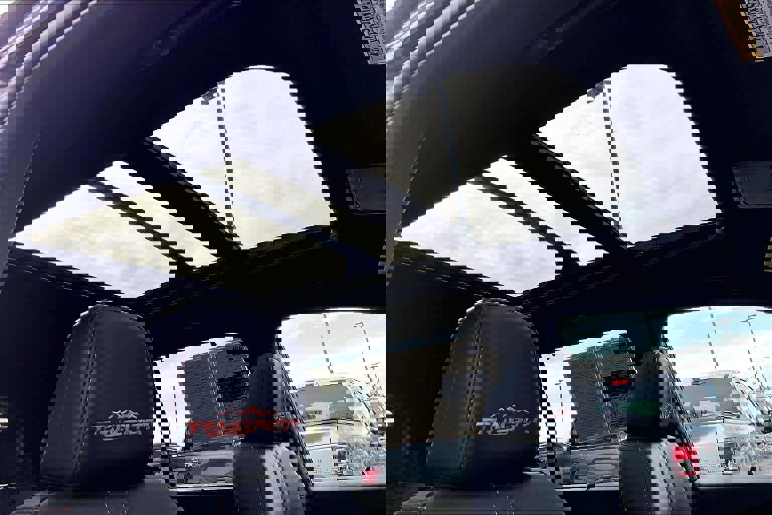 Used 2025 Honda Pilot TrailSport image 14