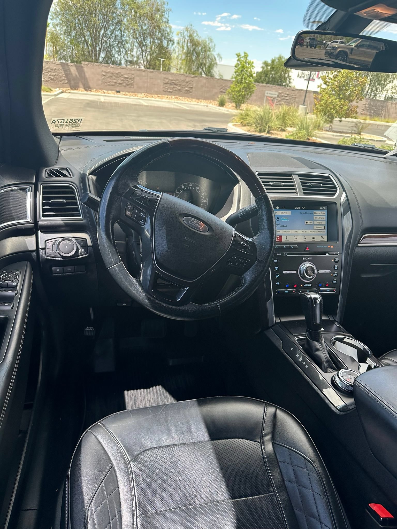 Used 2018 Ford Explorer Platinum AWD/4WD image 17