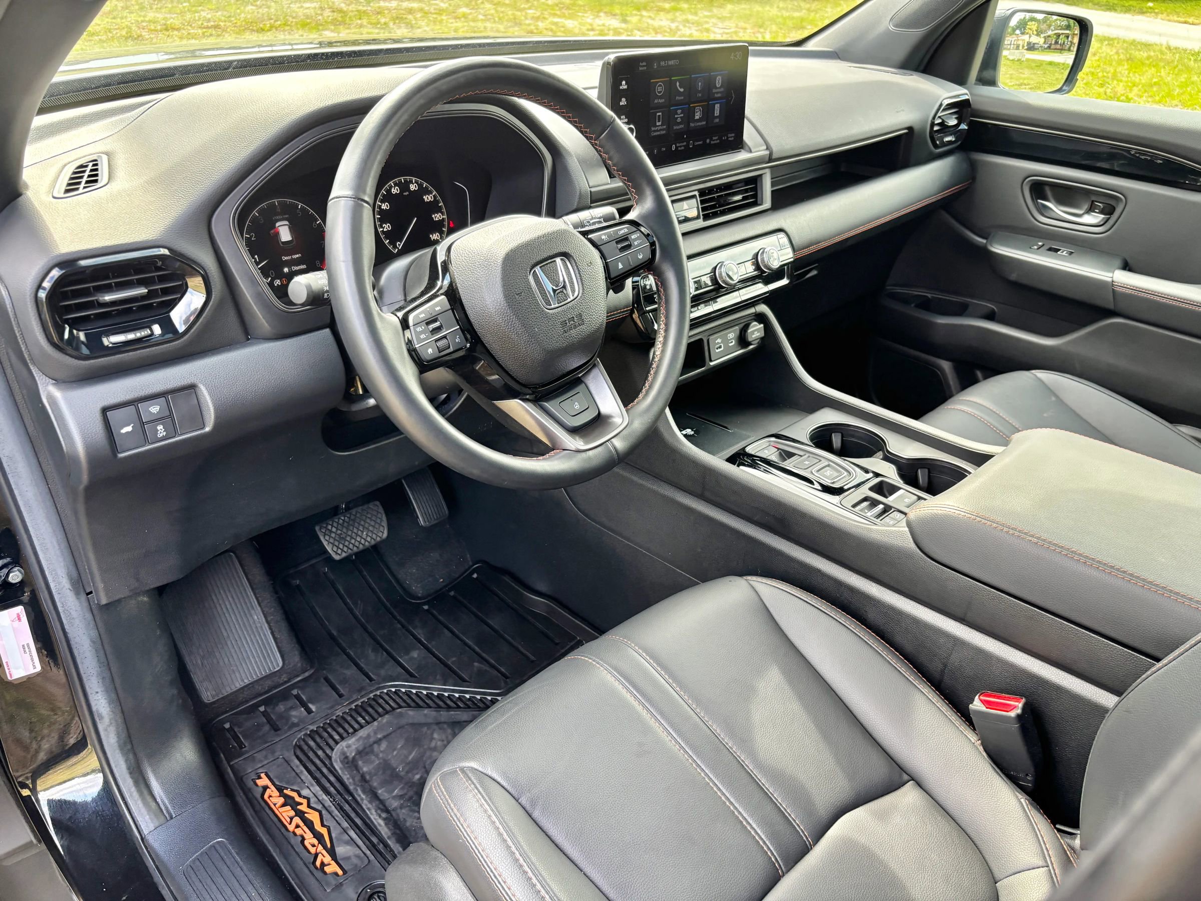 Used 2025 Honda Pilot TrailSport image 9