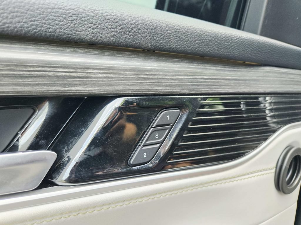 Certified 2023 Jeep Wagoneer Series III w/ Premium Group I AWD/4WD image 39