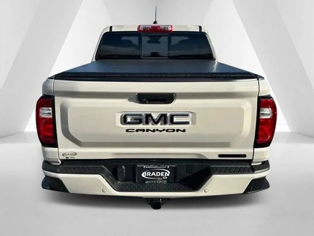 New 2026 GMC Canyon Elevation w/ LPO, Black Badging Package RWD image 6
