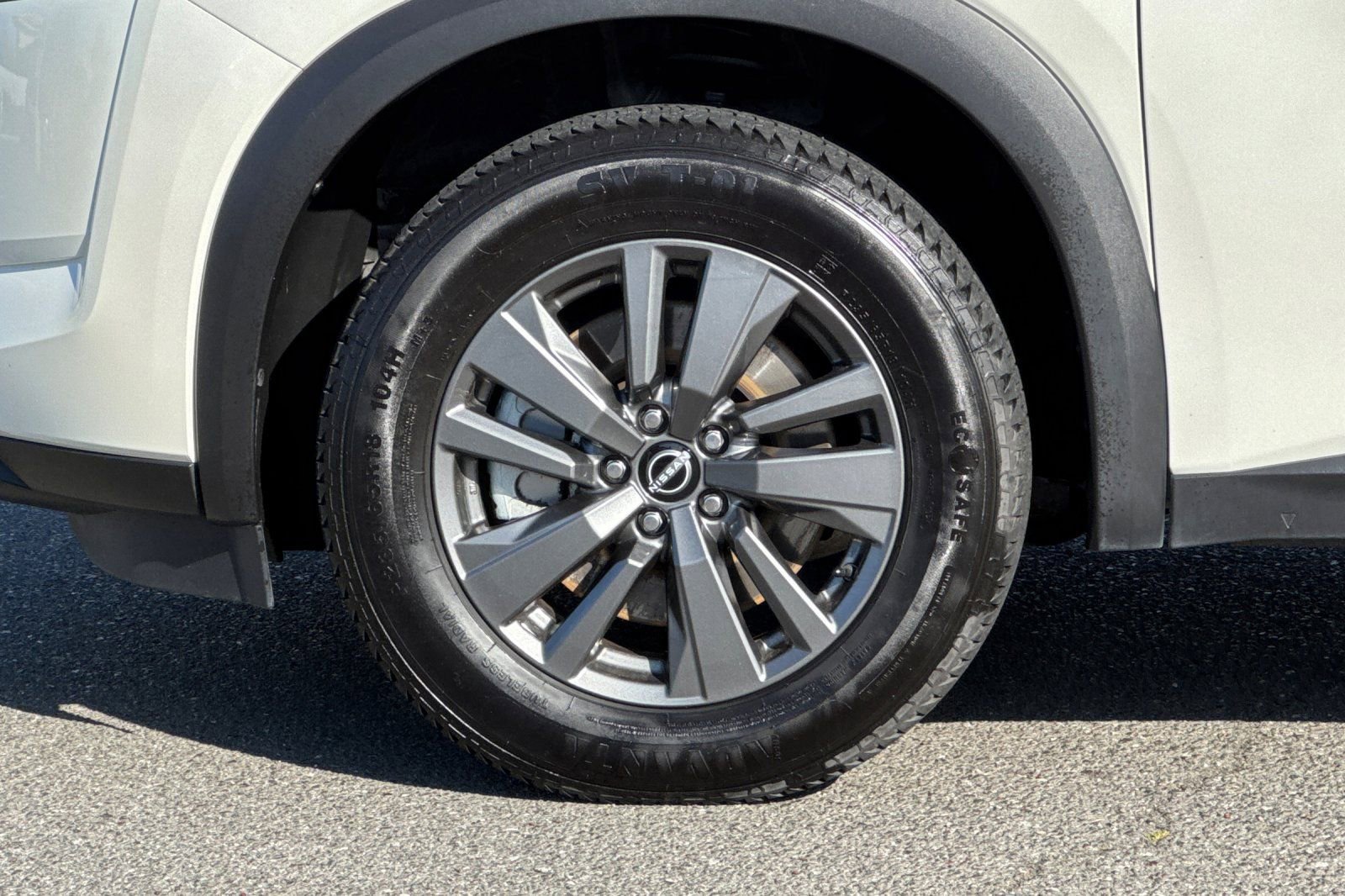 Certified 2024 Nissan Pathfinder SV image 33