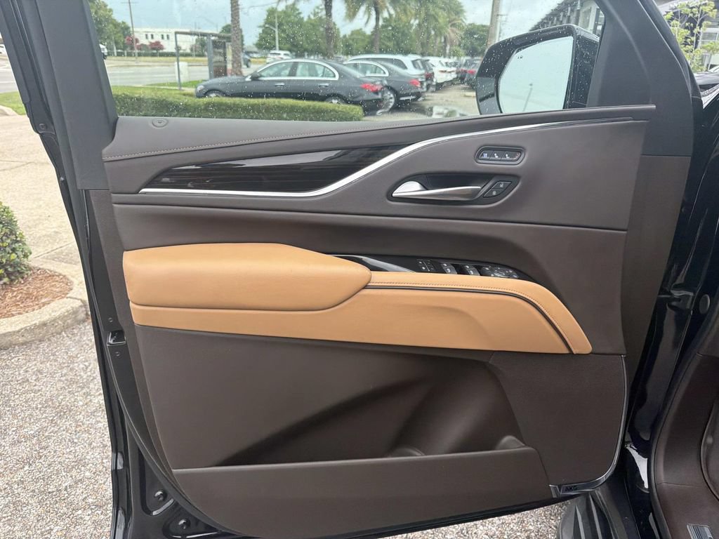 Used 2023 Cadillac Escalade Premium Luxury w/ LPO, Floor Liner Package AWD/4WD image 19