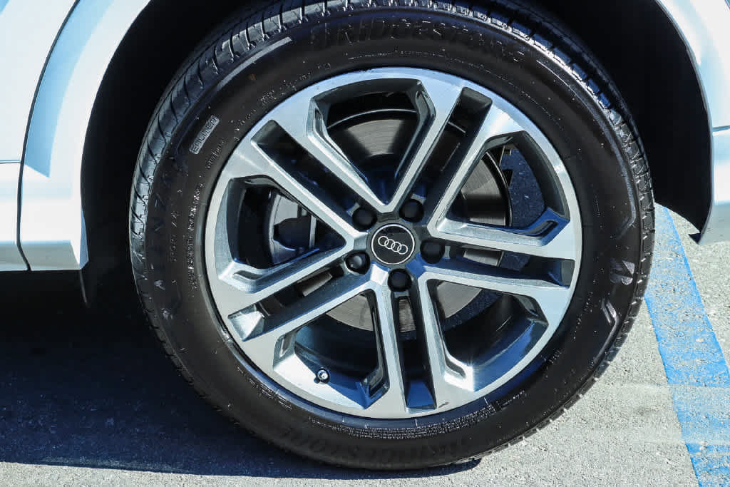 Used 2025 Audi Q5 Premium AWD/4WD image 11