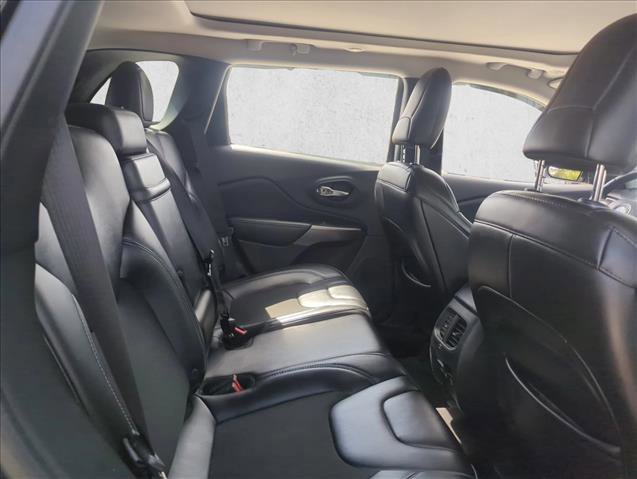 Used 2019 Jeep Cherokee Latitude Plus w/ Comfort/Convenience Group image 17