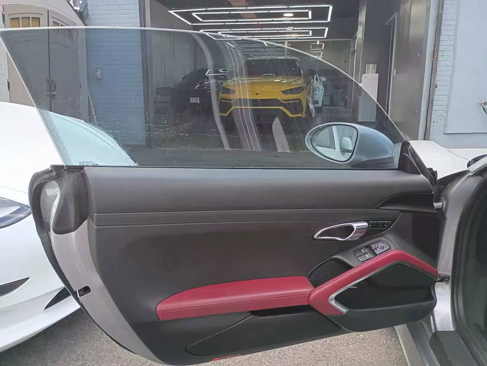 Used 2018 Porsche 718 Cayman RWD image 7