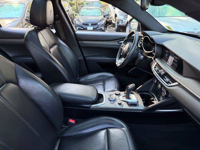 Used 2023 Alfa Romeo Stelvio Ti AWD/4WD image 18