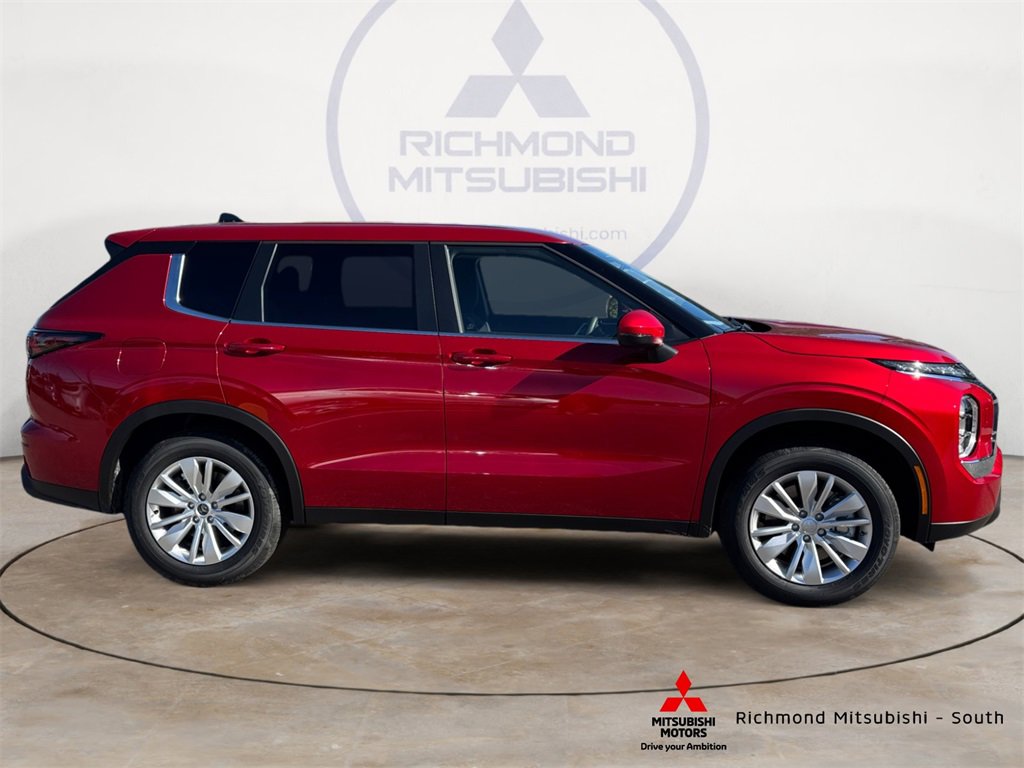 New 2025 Mitsubishi Outlander ES image 2