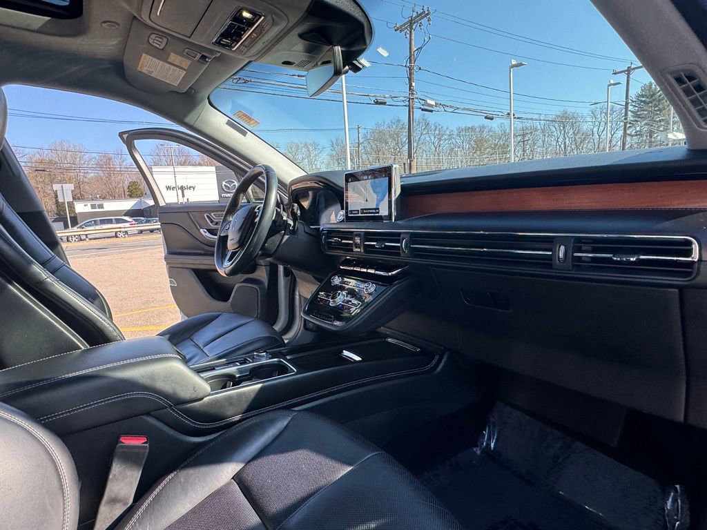 Used 2020 Lincoln Corsair Reserve w/ Equipment Group 201A image 16