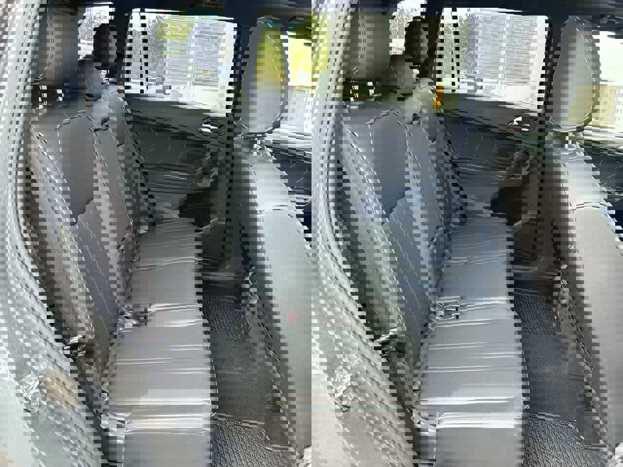 Used 2022 Volkswagen Tiguan SE R-Line image 26