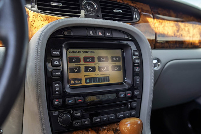Used 2006 Jaguar XJ8 RWD image 36