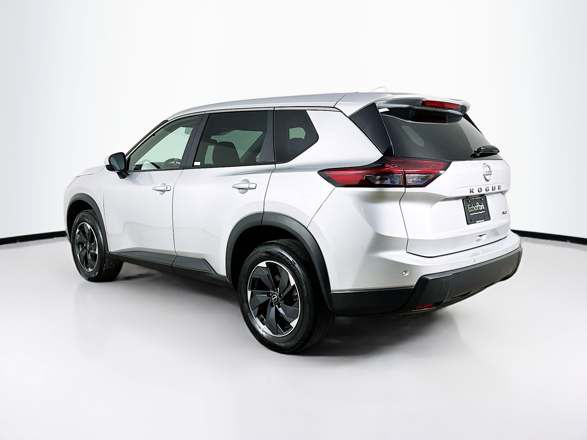 Used 2025 Nissan Rogue SV image 5
