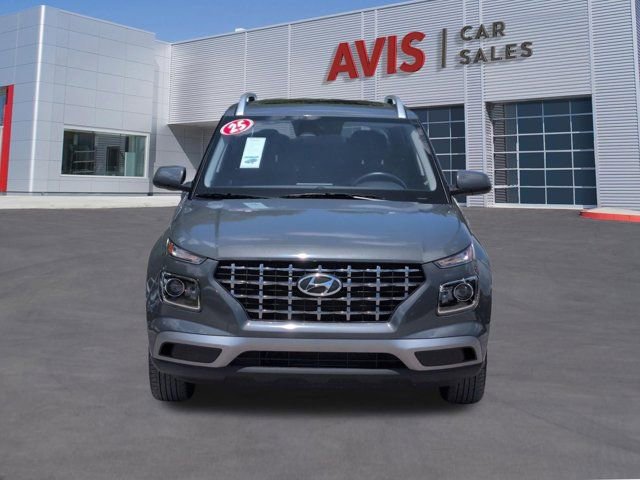 Used 2025 Hyundai Venue SEL FWD image 2