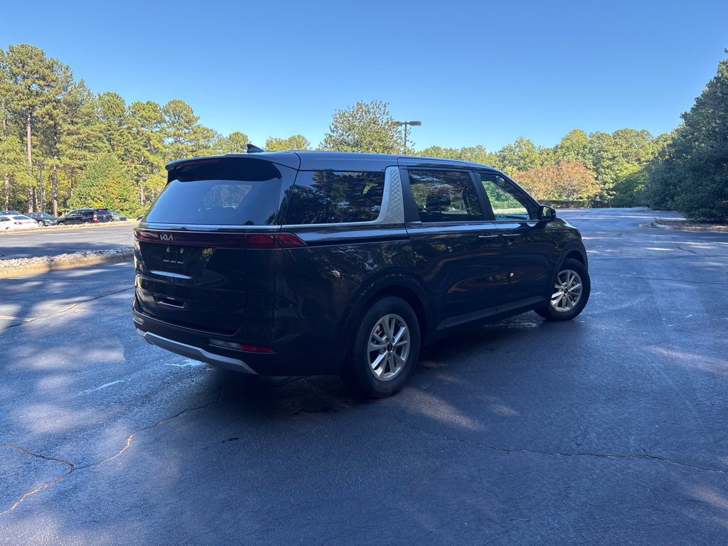 Used 2024 Kia Carnival LX FWD image 3