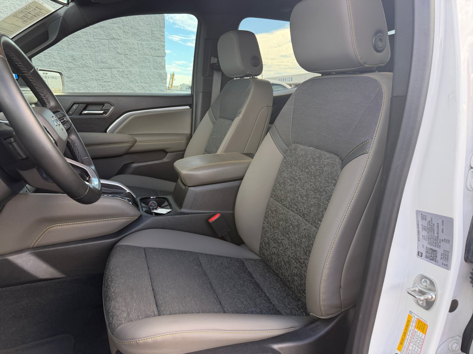 Used 2024 Chevrolet Colorado ZR2 w/ Technology Package AWD/4WD image 15
