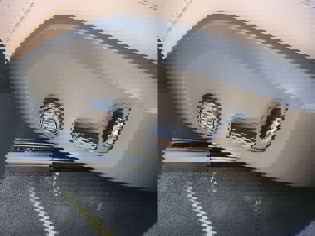 New 2026 Volvo XC90 B5 Plus w/ Protection Package Premier image 9