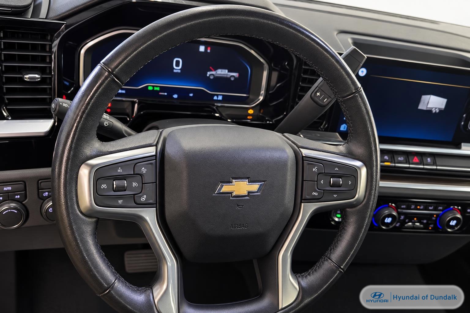 Used 2022 Chevrolet Silverado 1500 LT AWD/4WD image 9