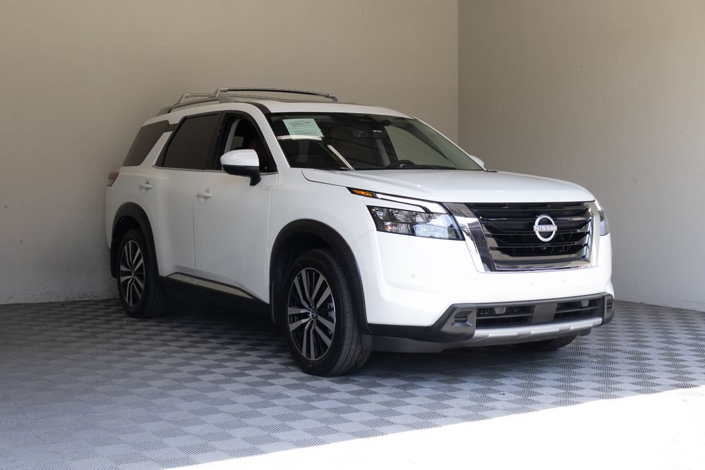 Used 2025 Nissan Pathfinder Platinum w/ Cargo Package FWD image 6