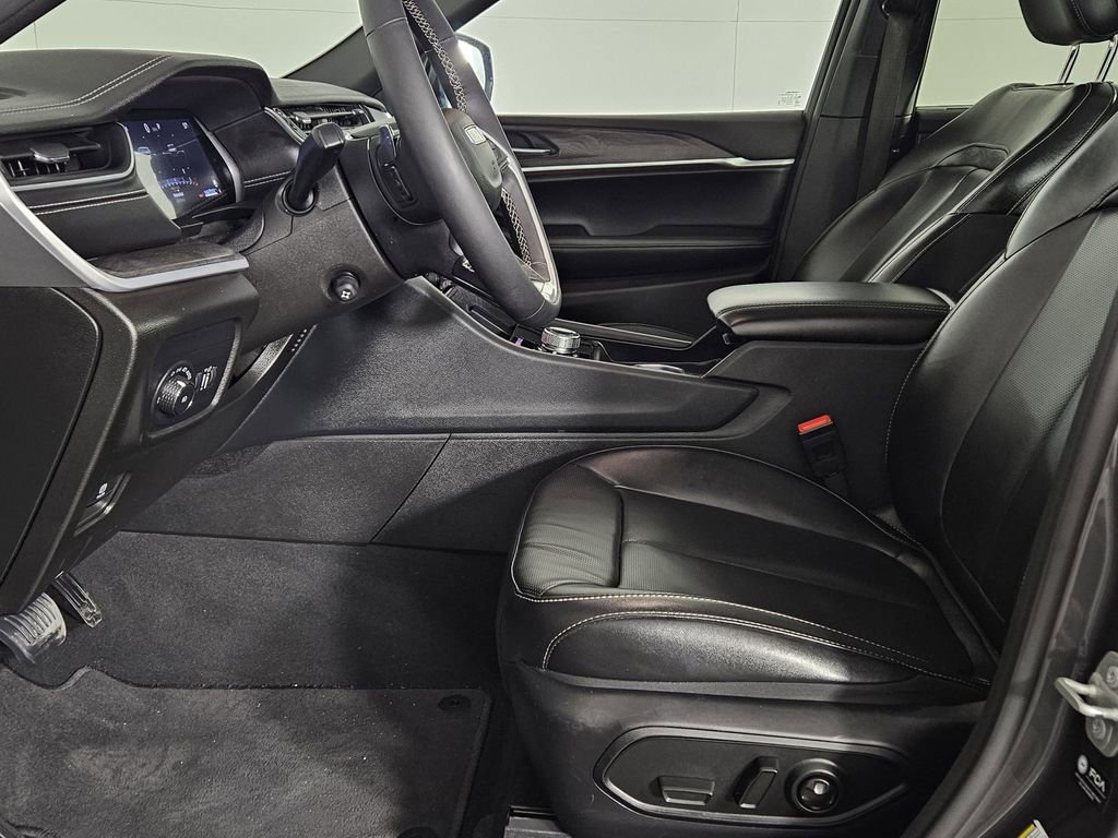 Used 2024 Jeep Grand Cherokee L Limited w/ Luxury Tech Group II image 23