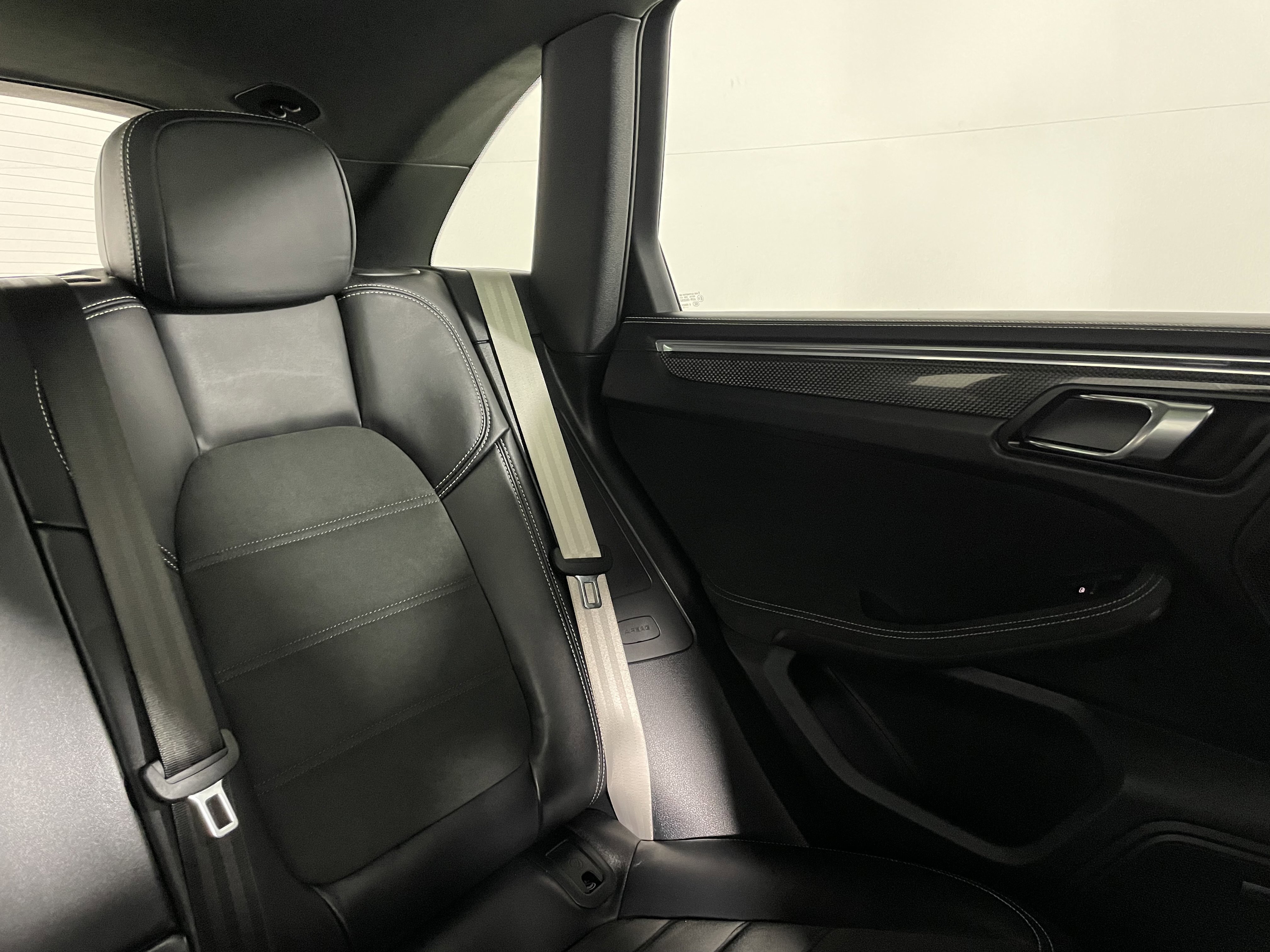 Certified 2025 Porsche Macan GTS image 17