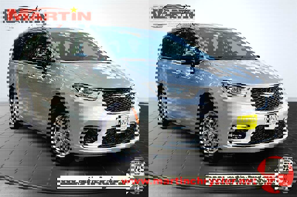 New 2026 Chrysler Pacifica Select