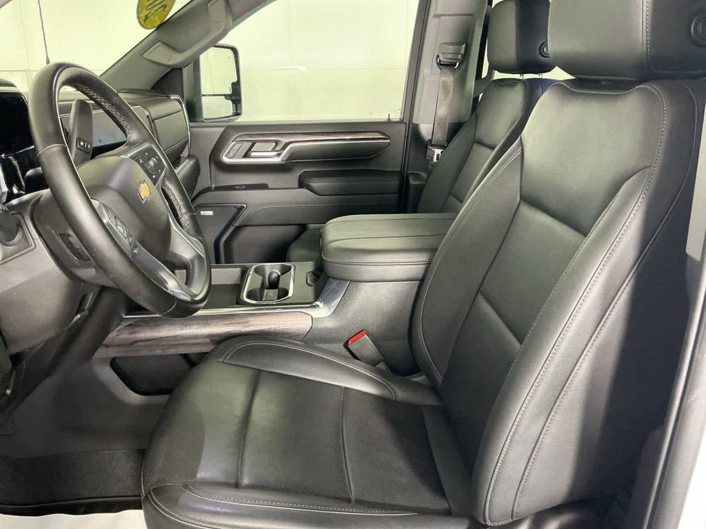 Used 2024 Chevrolet Silverado 2500 LTZ w/ LTZ Convenience Package image 14