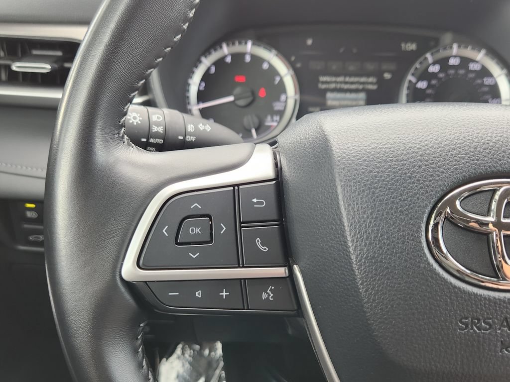 Used 2025 Toyota Highlander LE AWD/4WD image 16