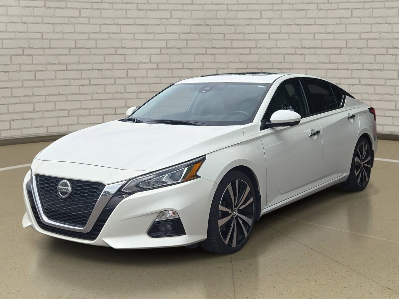 Used 2020 Nissan Altima 2.5 Platinum image 1