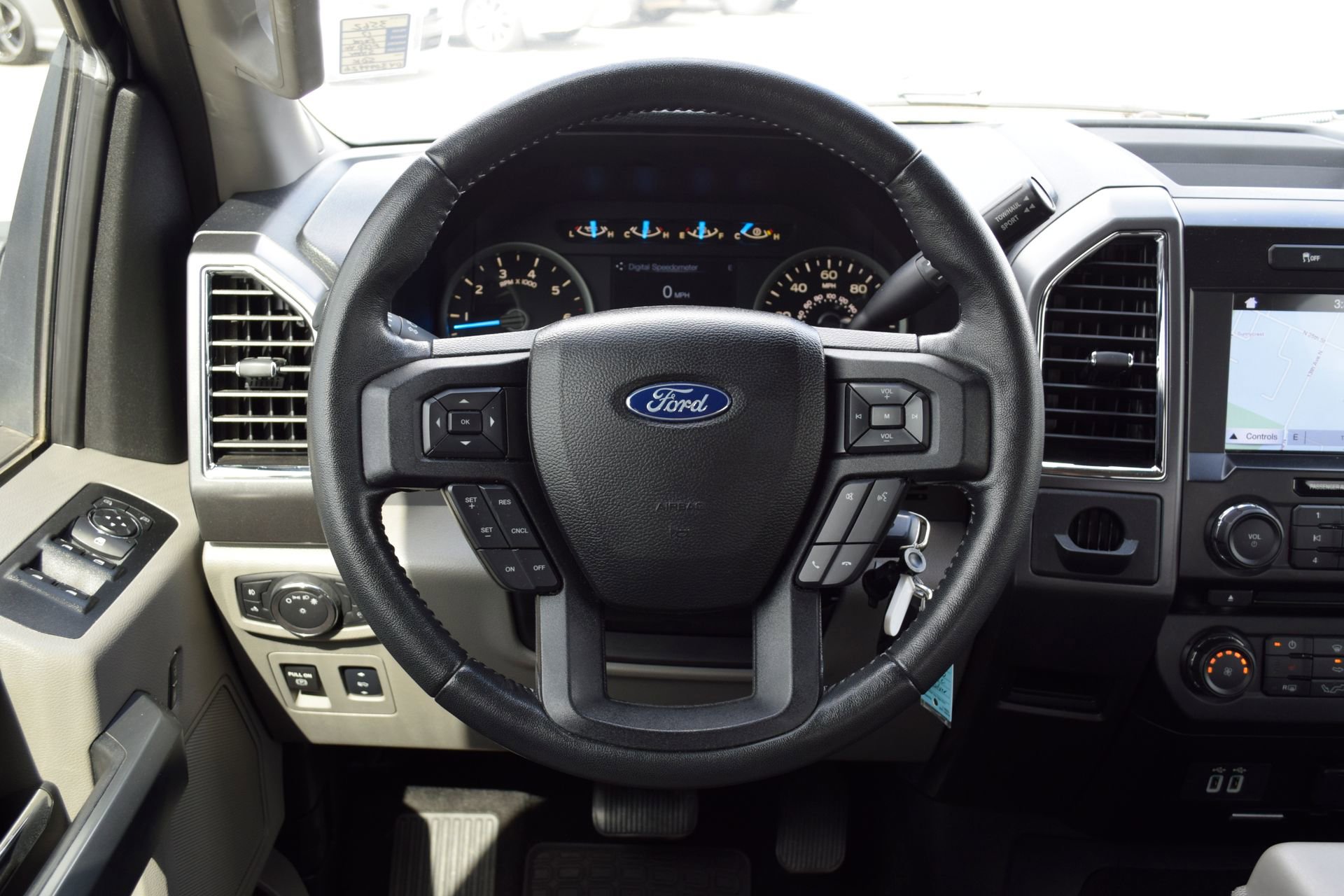 Used 2017 Ford F150 XLT w/ Equipment Group 302A Luxury image 8