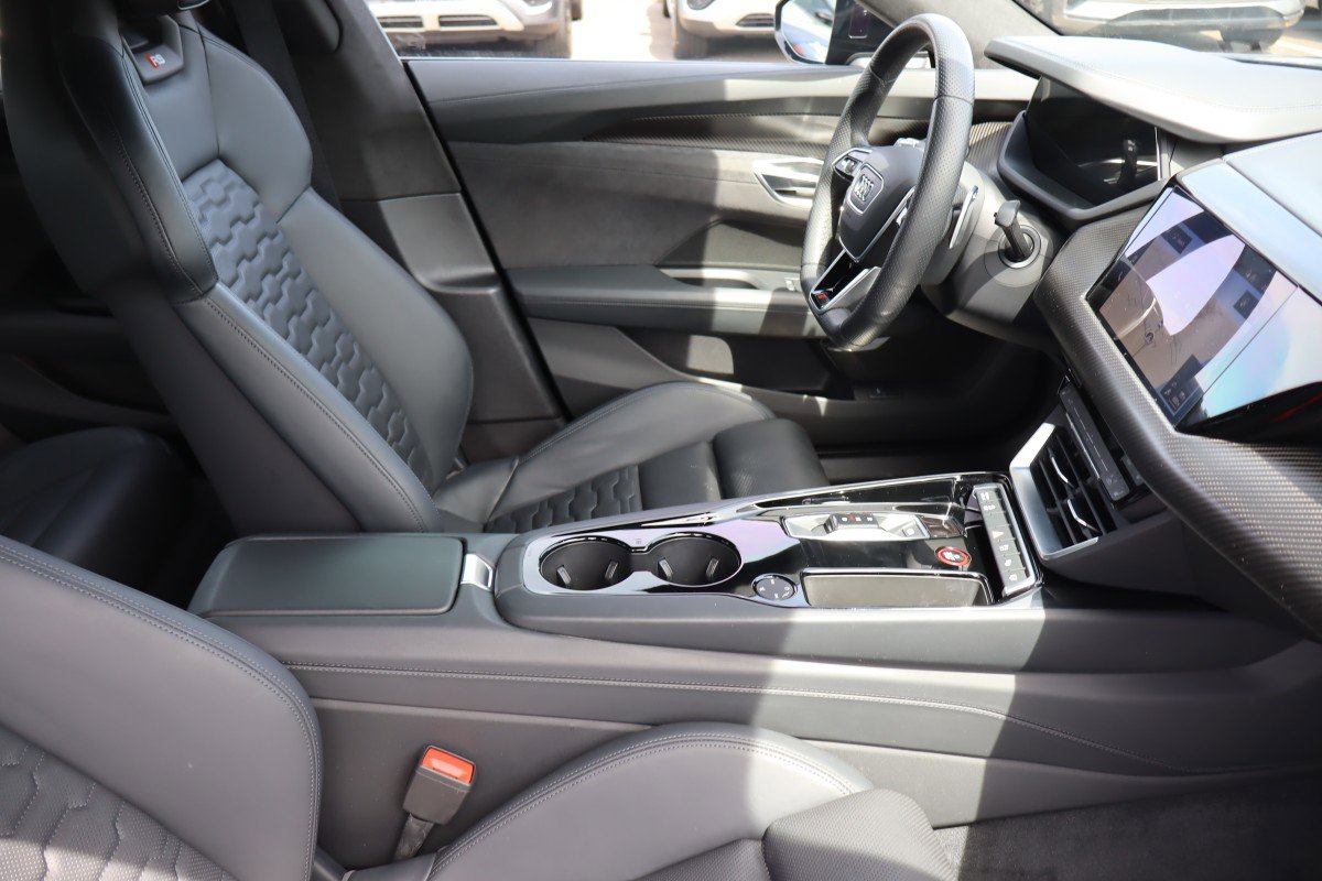 Used 2023 Audi RS e-tron GT w/ Carbon Performance Package AWD/4WD image 16
